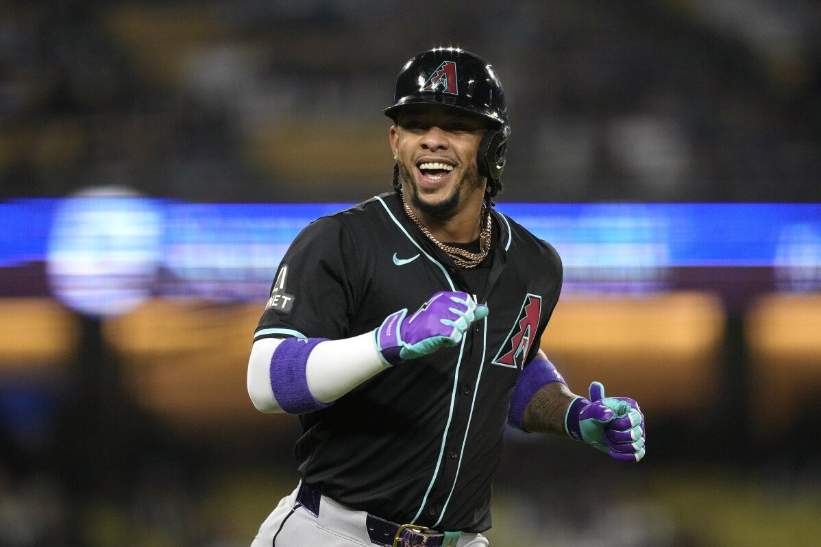 Walker, Marte jonronean y los D-backs vencen a los Dodgers 6-0 para obtener la primera victoria en la serie en el Dodger Stadium desde 2018